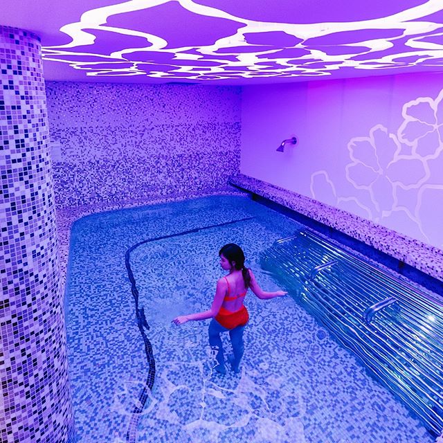 AWAY Spa Indoor Pool